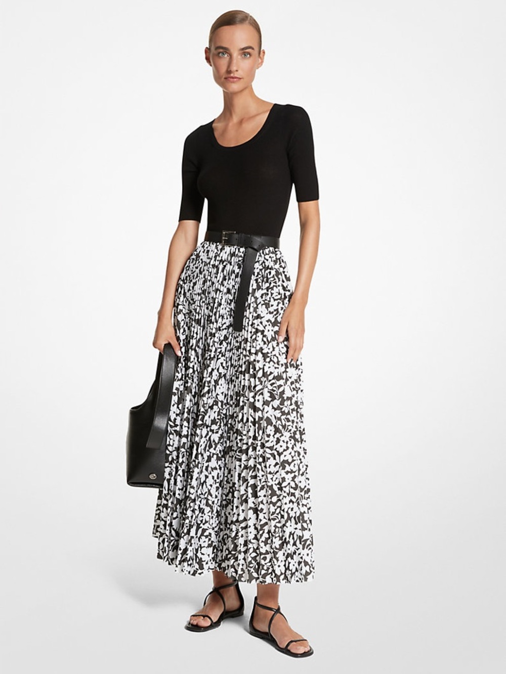 ✨SALE✨ MICHAEL KORS COLLECTION
Black & White Floral Pleated Midi Skirt ✨SALE✨